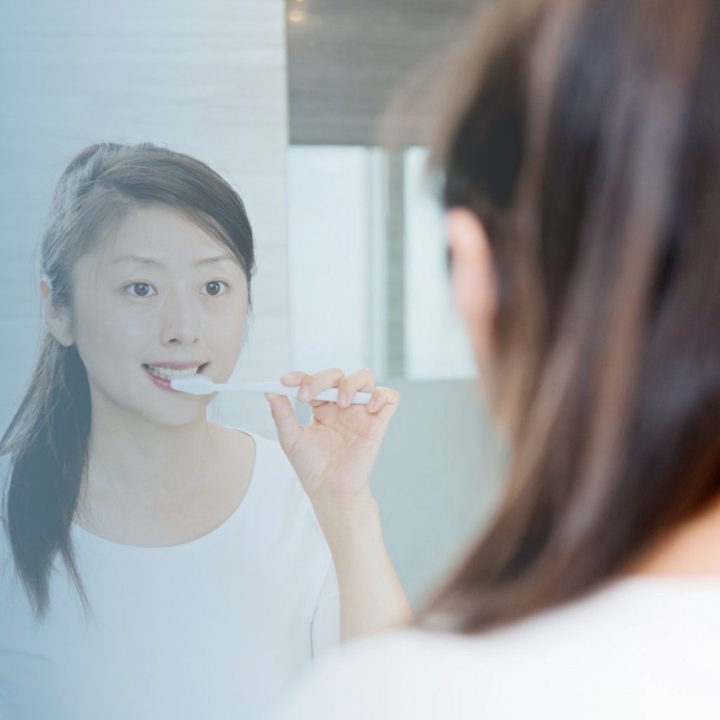 periodontal maintenance | woman brushing teeth